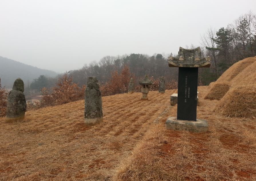 장수황씨 열성공 묘역(향토유적 제32호)  썸네일