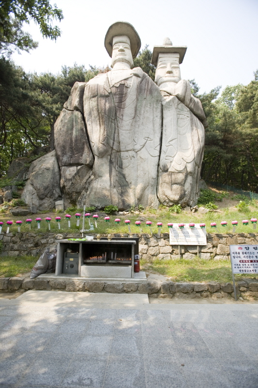 용미리석불입상