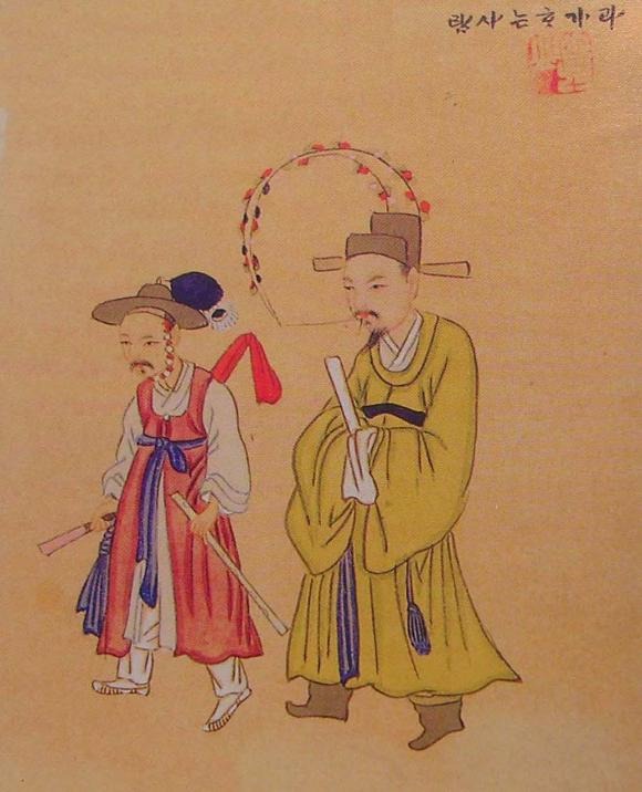 어사화(御賜花) 실제 착용을 그린 민화. 1미터가 넘는 것을 뒤에서 앞으로 넘기는 터라 그 끝을 끈으로 연결하여 입으로 물고 있어야 했다.