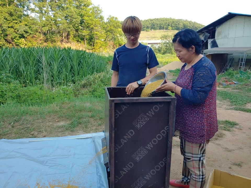 함께 '벌과 자연'을 운영하는 조영진 씨와 유정미 씨