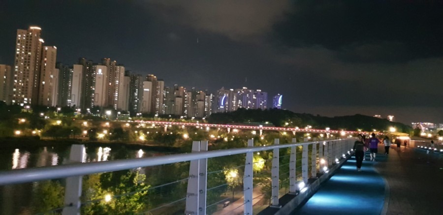 운정호수공원 야경(촬영: 파주시민기자 최종희)