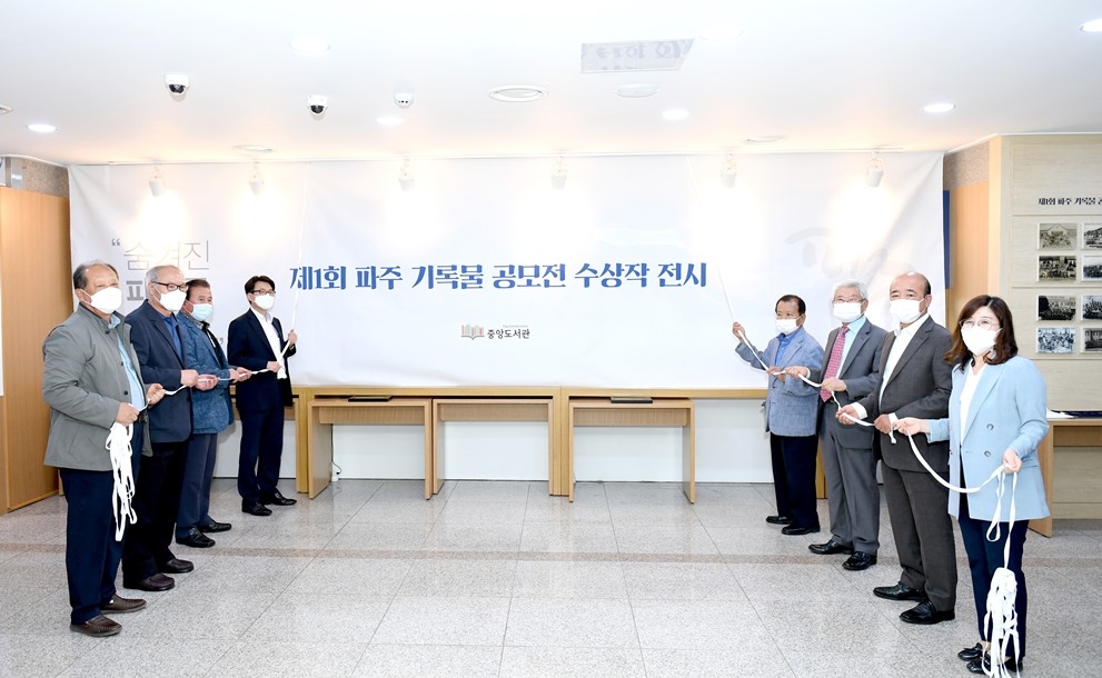 전시장 개막